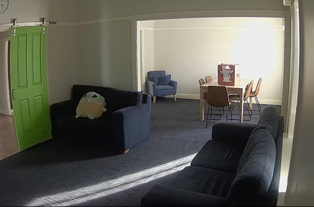 Modern, spacious lounge & dining
